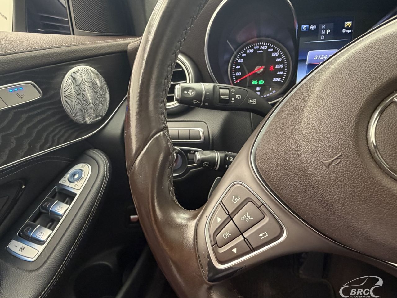 Mercedes-Benz GLC350 | 32
