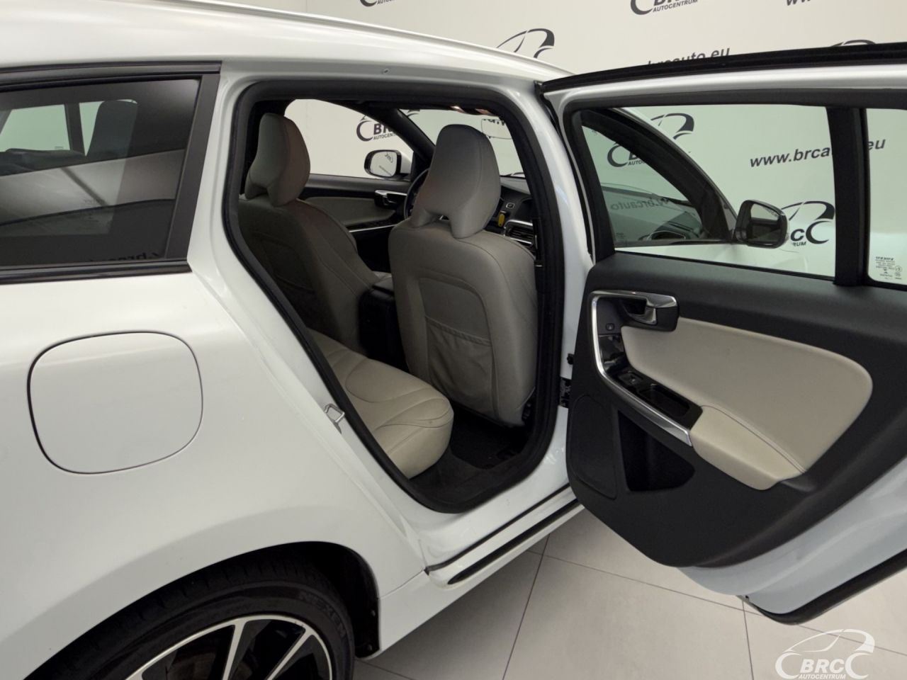 Volvo V60 | 10