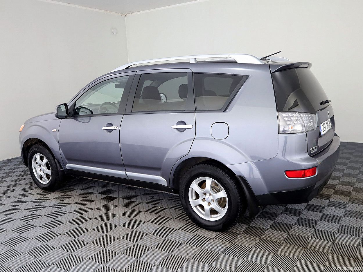 Mitsubishi Outlander | 3