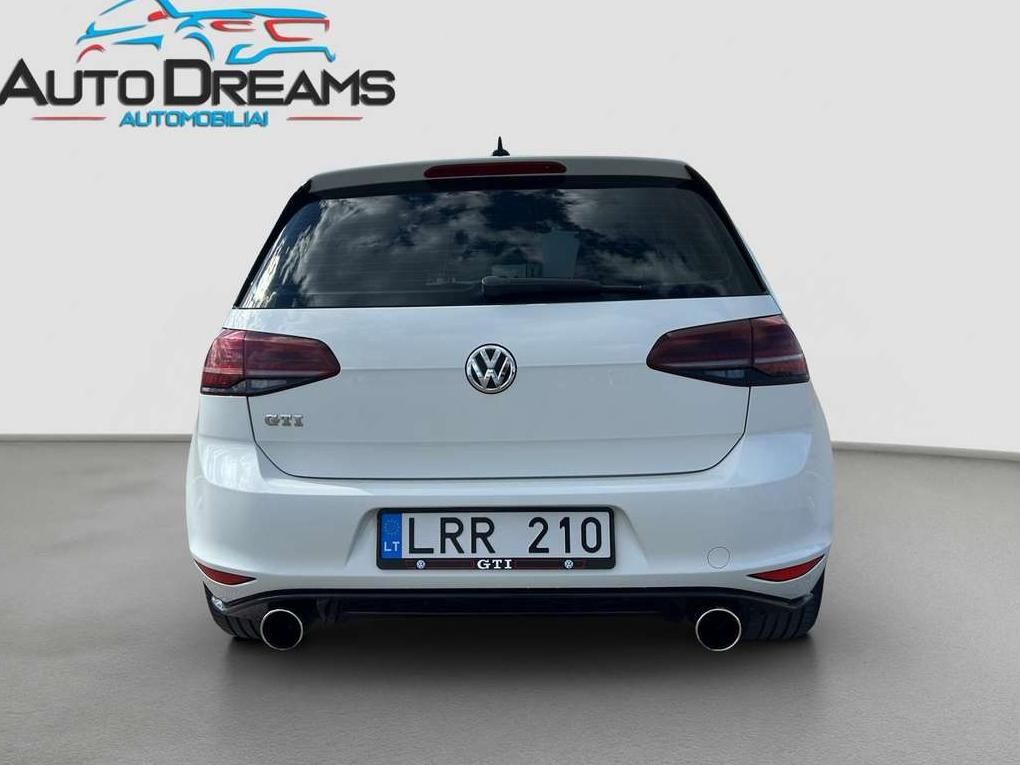 Volkswagen Golf | 2