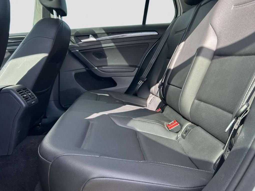 Volkswagen Golf | 14