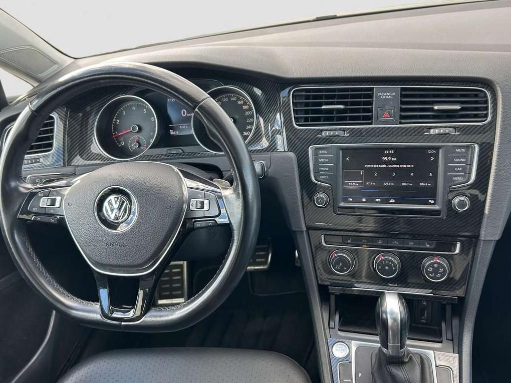 Volkswagen Golf | 9