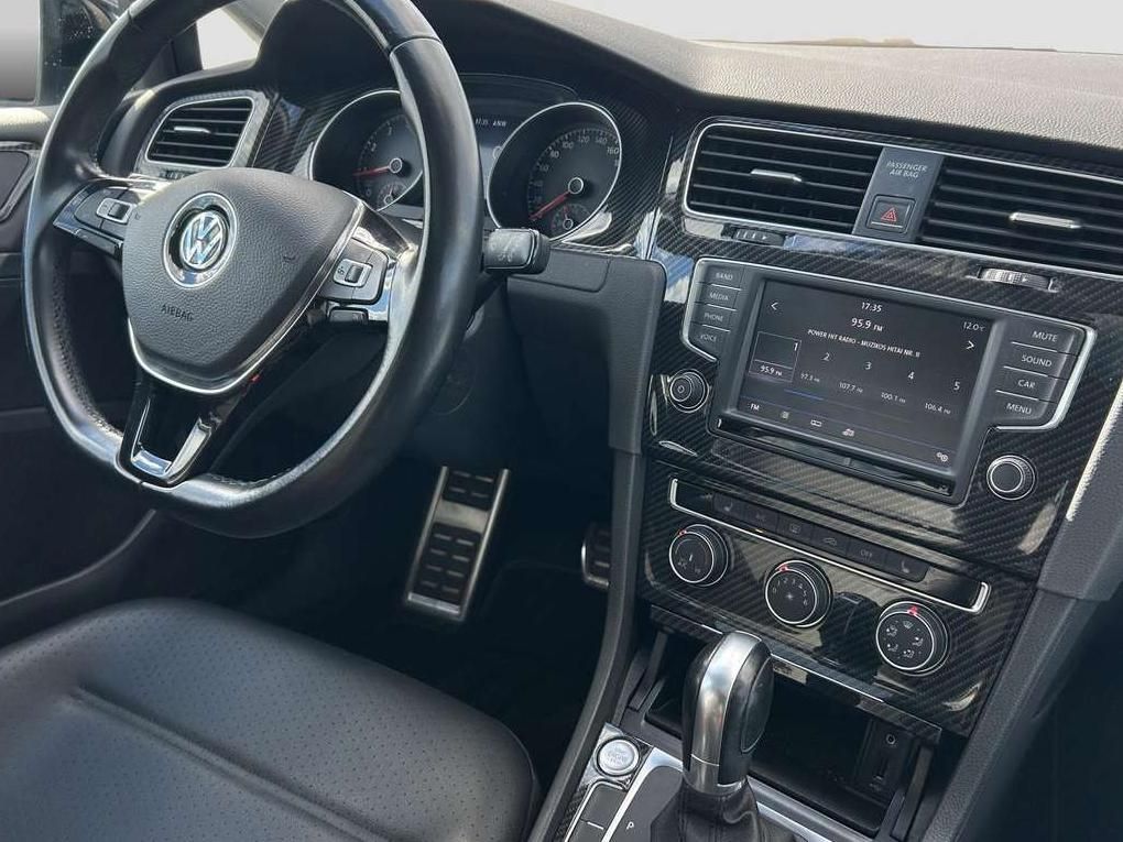 Volkswagen Golf | 10