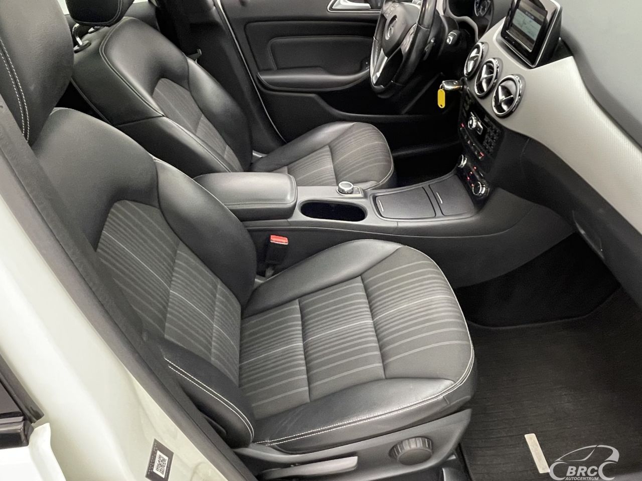 Mercedes-Benz B180 | 3