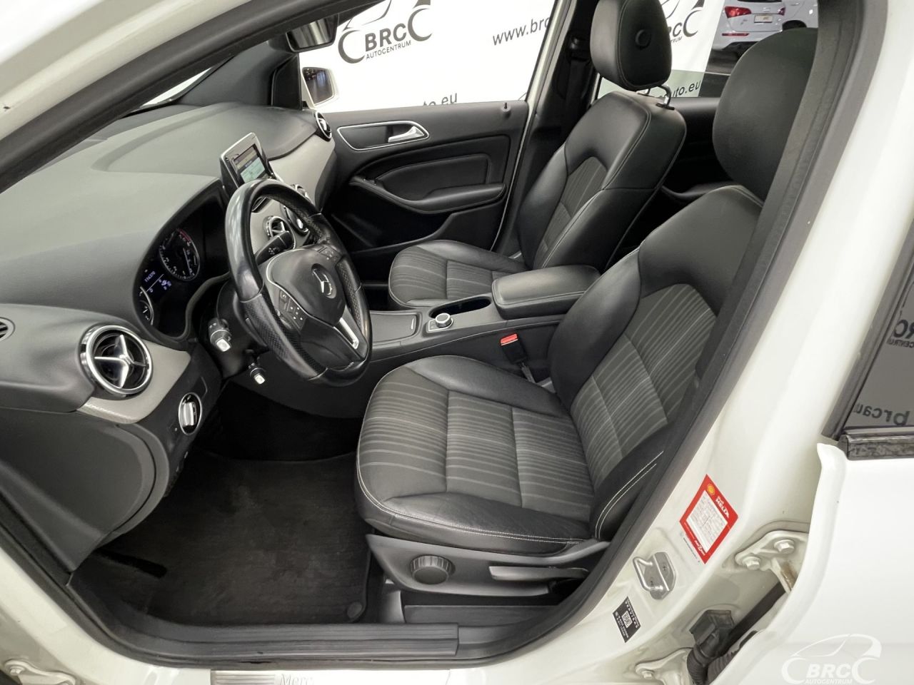 Mercedes-Benz B180 | 12