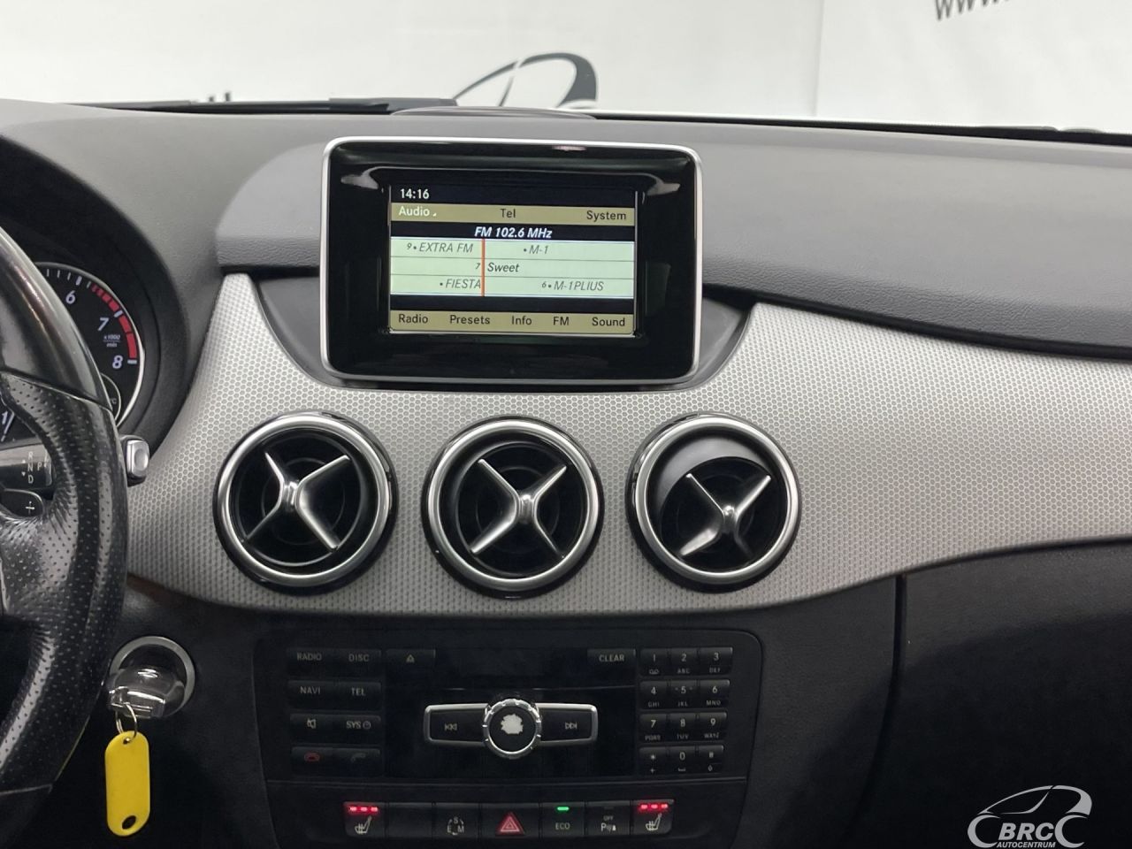 Mercedes-Benz B180 | 8