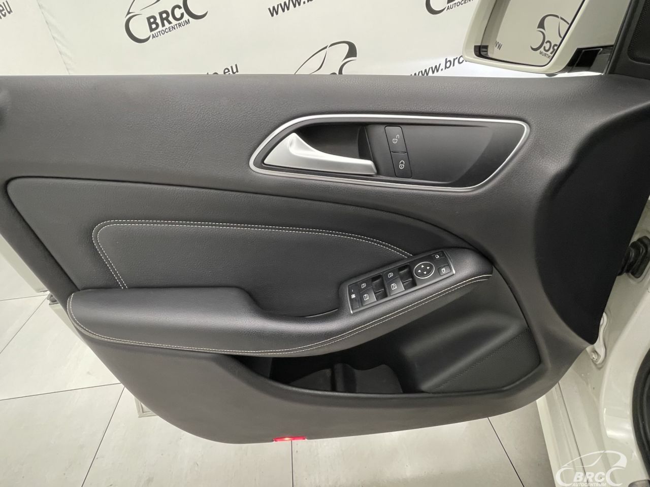 Mercedes-Benz B180 | 11