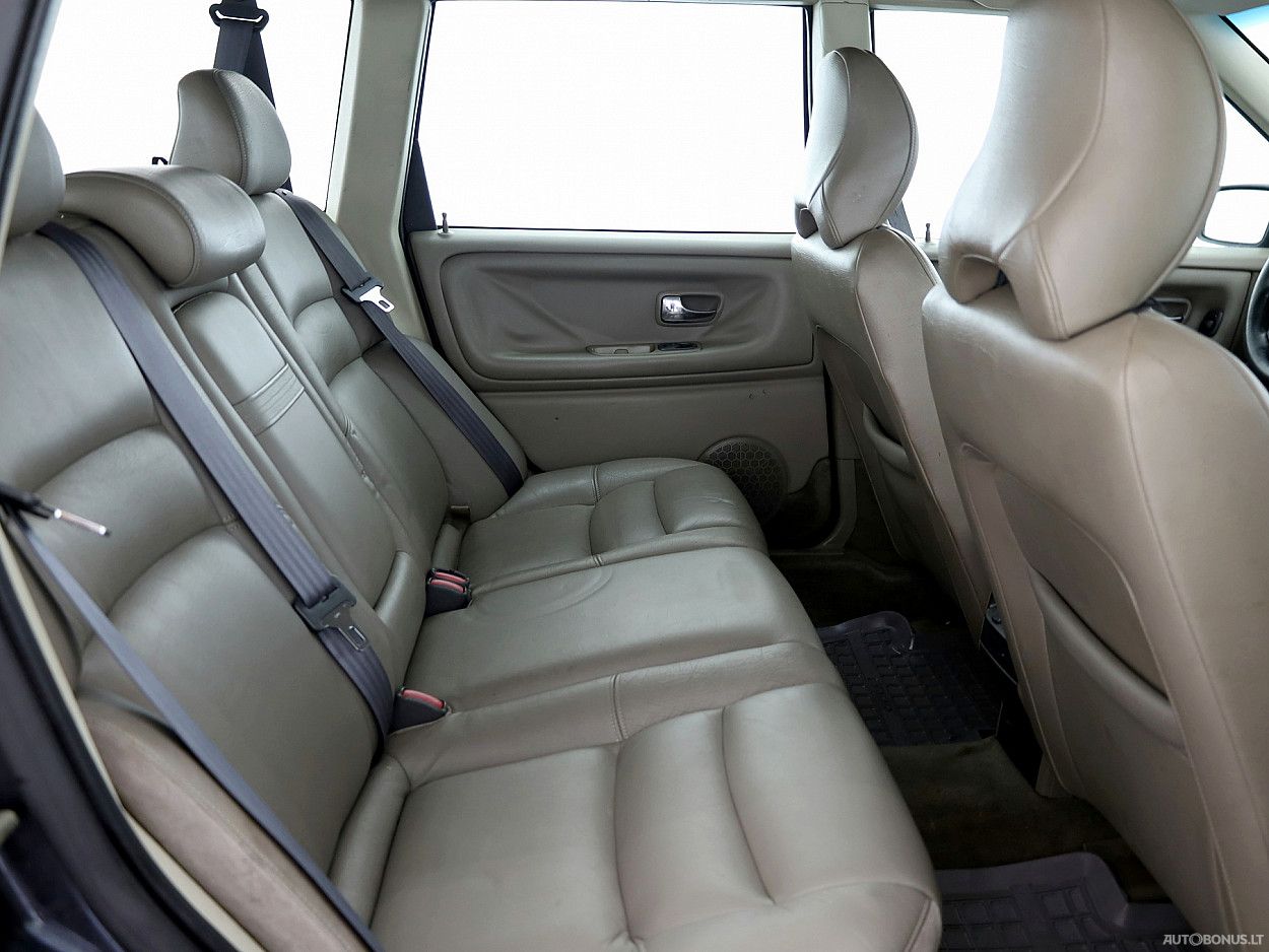 Volvo XC70 | 6