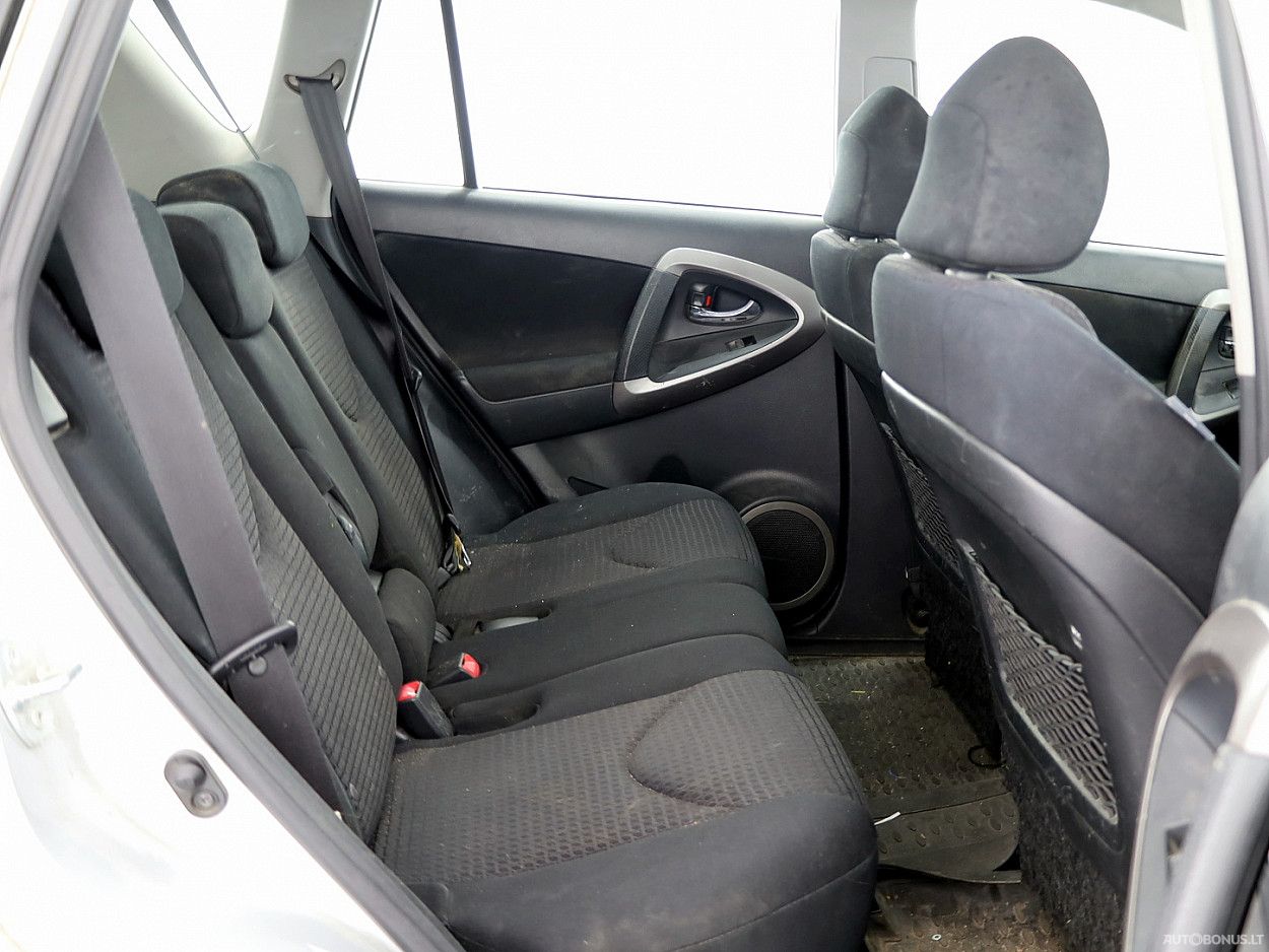 Toyota RAV4 | 6
