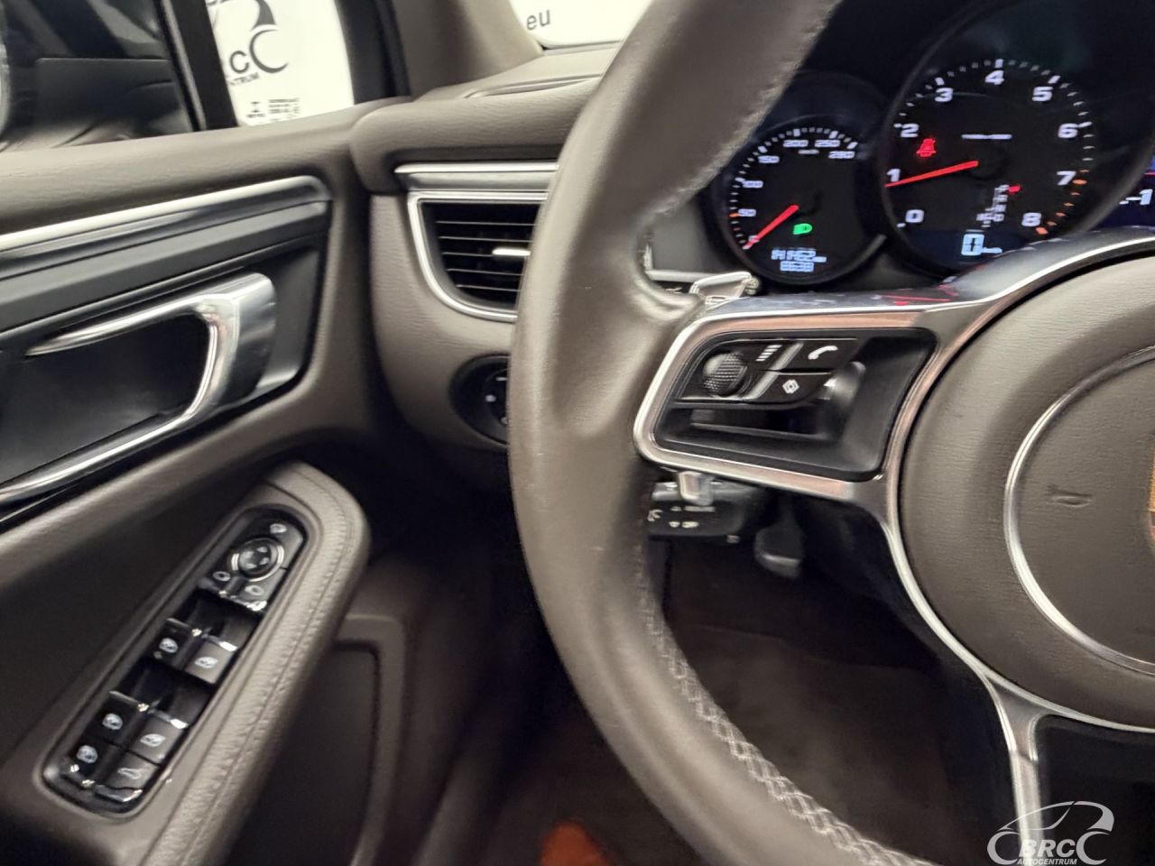 Porsche Macan | 27