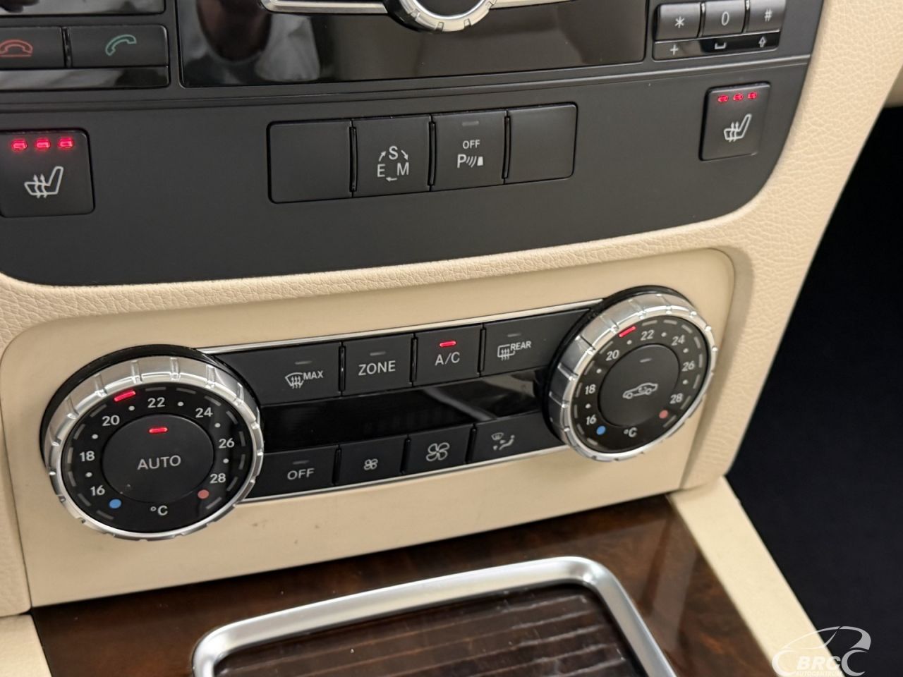 Mercedes-Benz GLK250 | 32