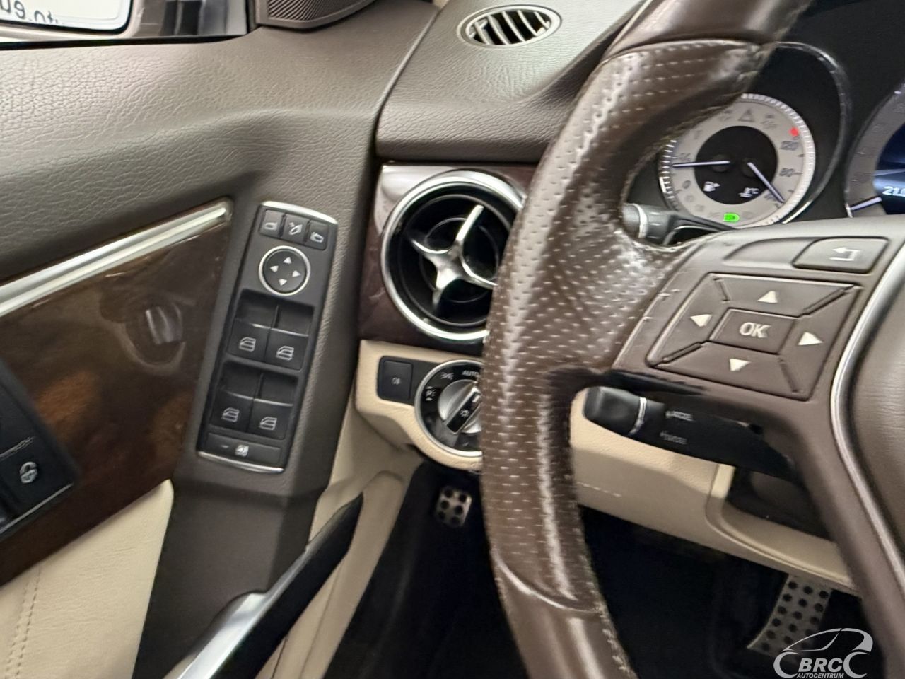 Mercedes-Benz GLK250 | 25