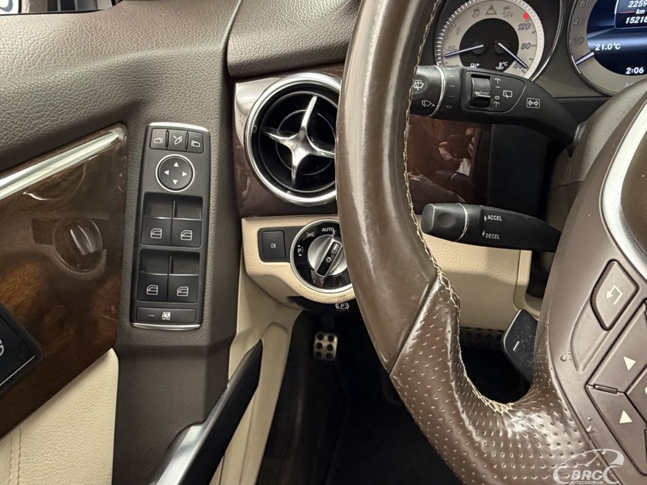 Mercedes-Benz GLK250 | 27