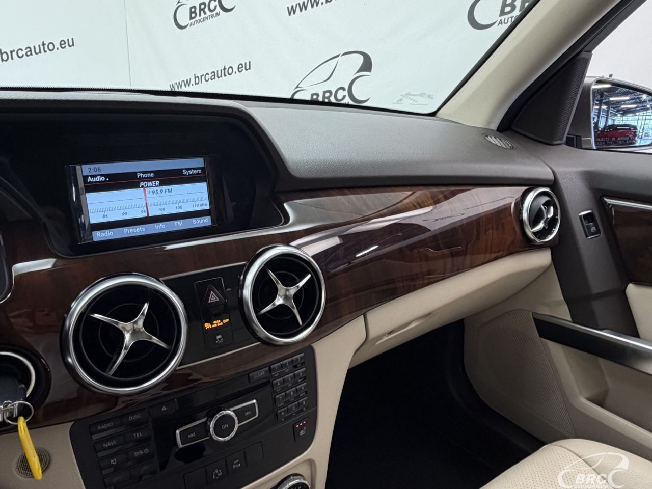 Mercedes-Benz GLK250 | 22