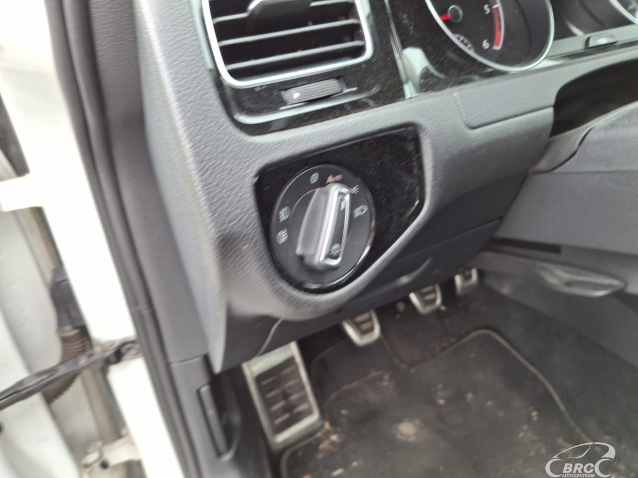 Volkswagen Golf | 8