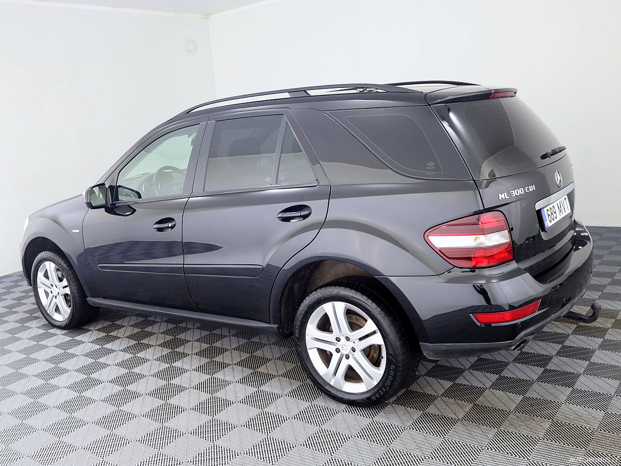 Mercedes-Benz ML300 | 3
