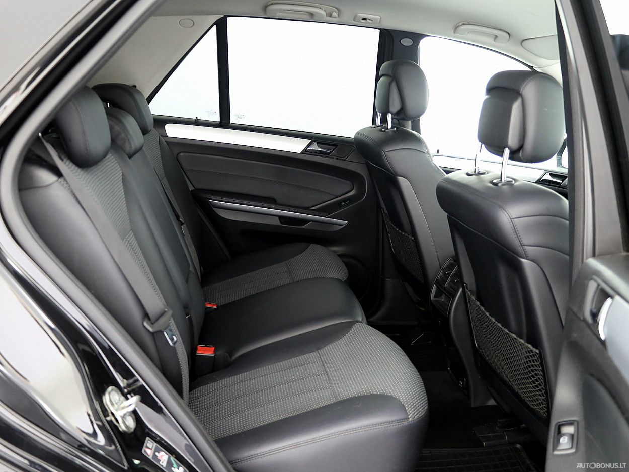 Mercedes-Benz ML300 | 6