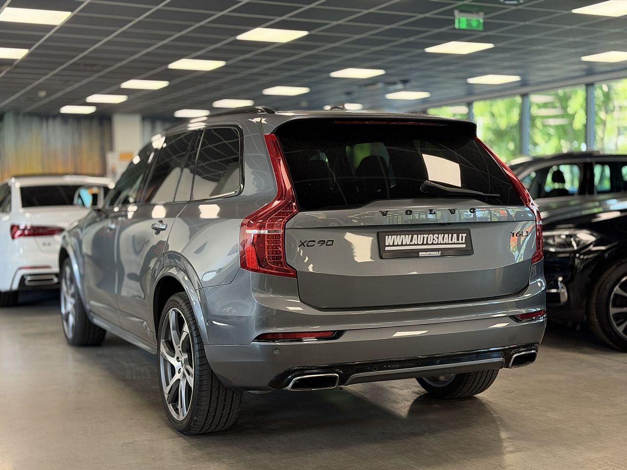 Volvo XC90 | 6