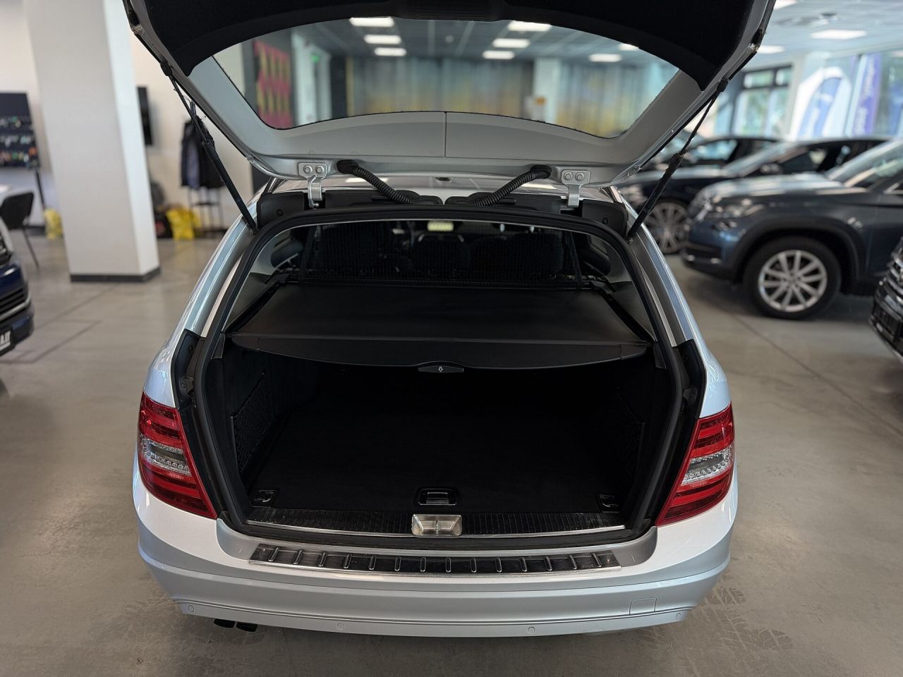 Mercedes-Benz C200 | 5