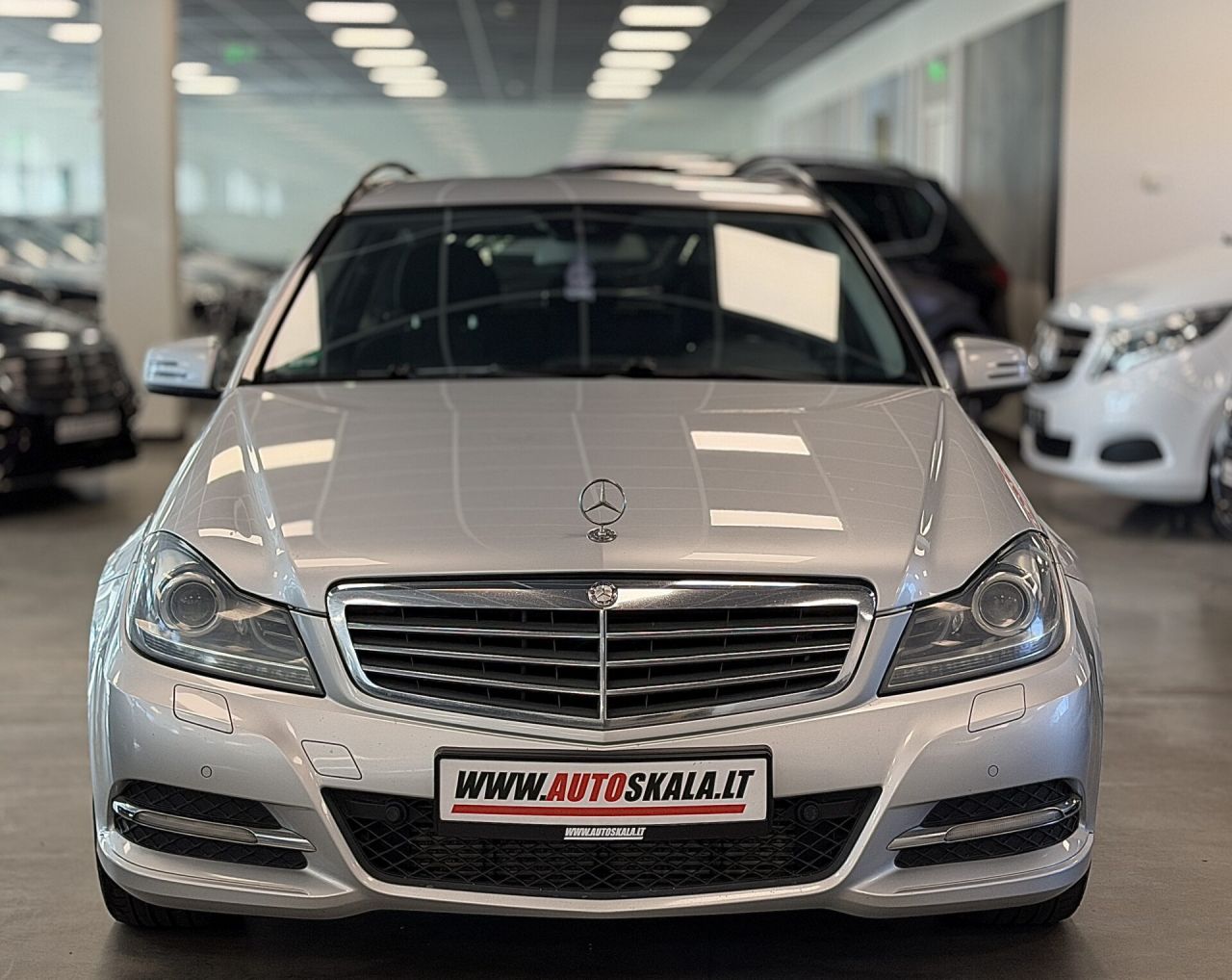 Mercedes-Benz C200 | 2