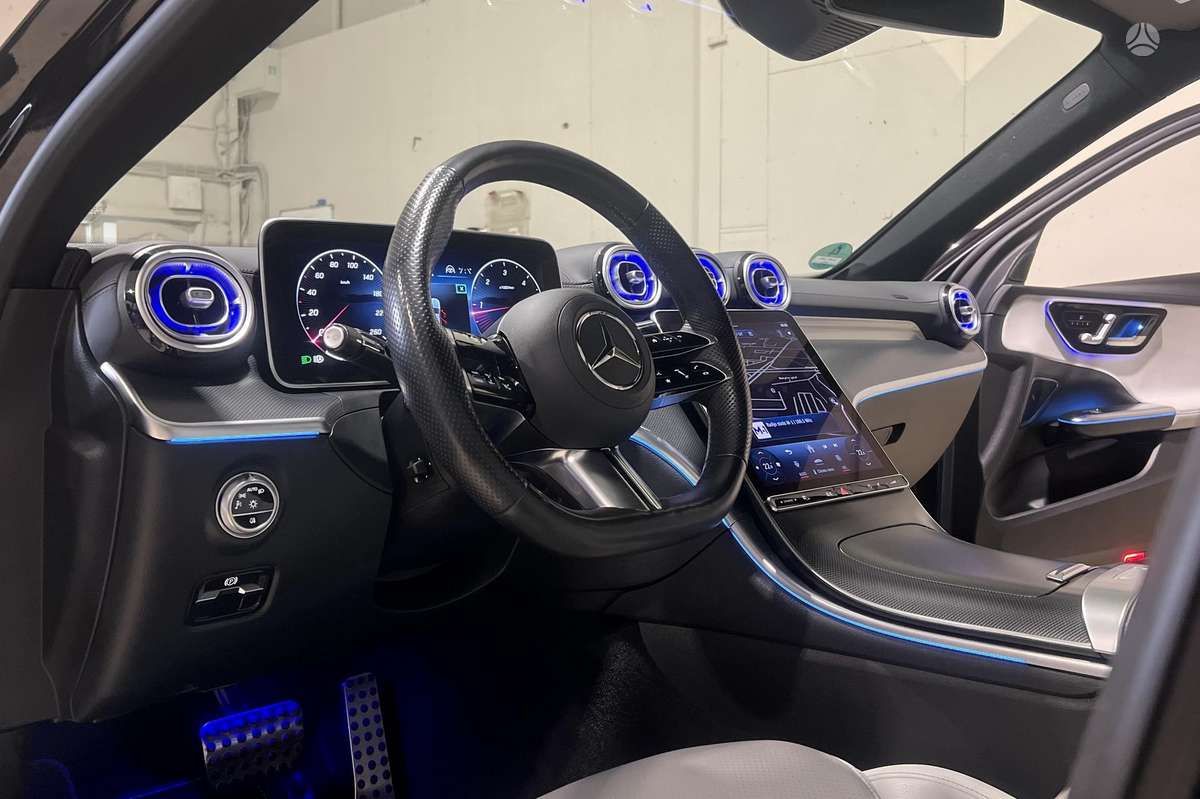 Mercedes-Benz C300 | 4