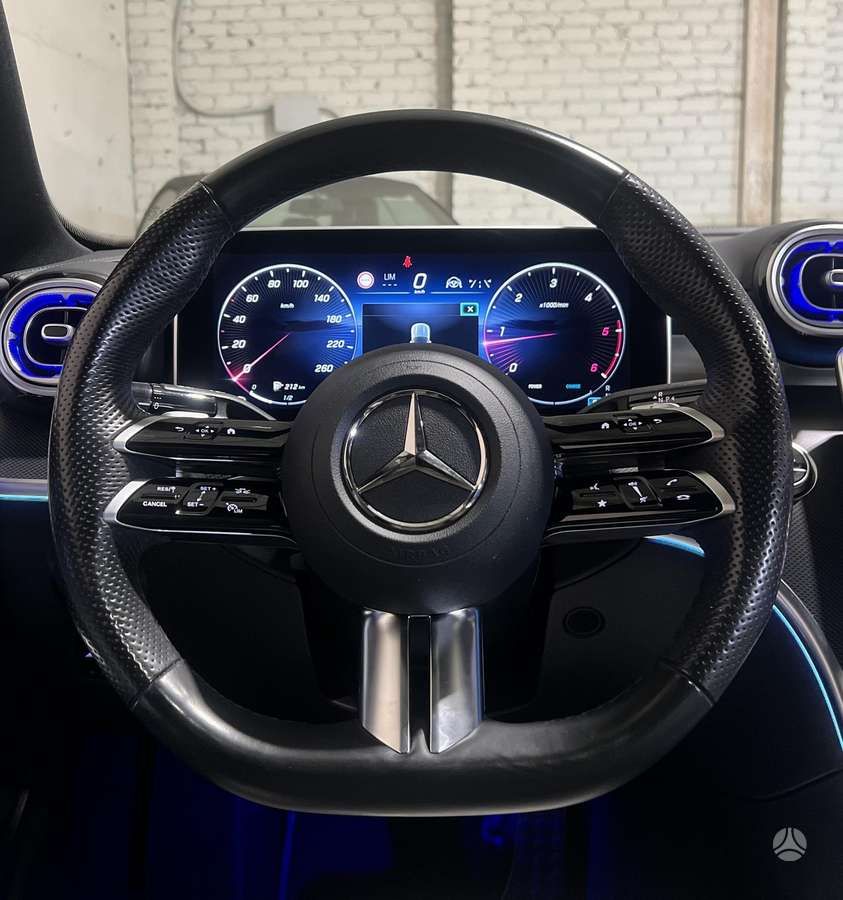 Mercedes-Benz C300 | 7