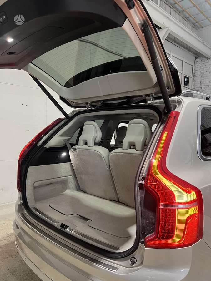 Volvo XC90 | 8