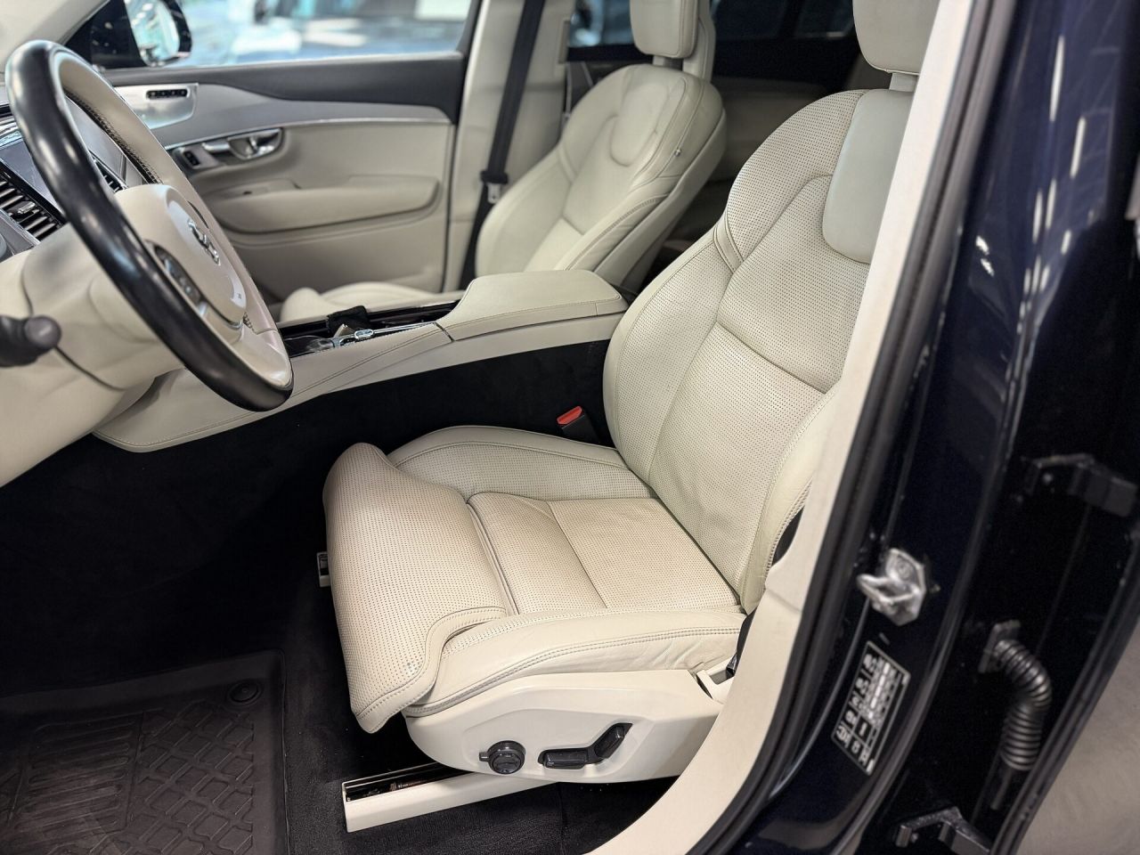 Volvo XC90 | 18