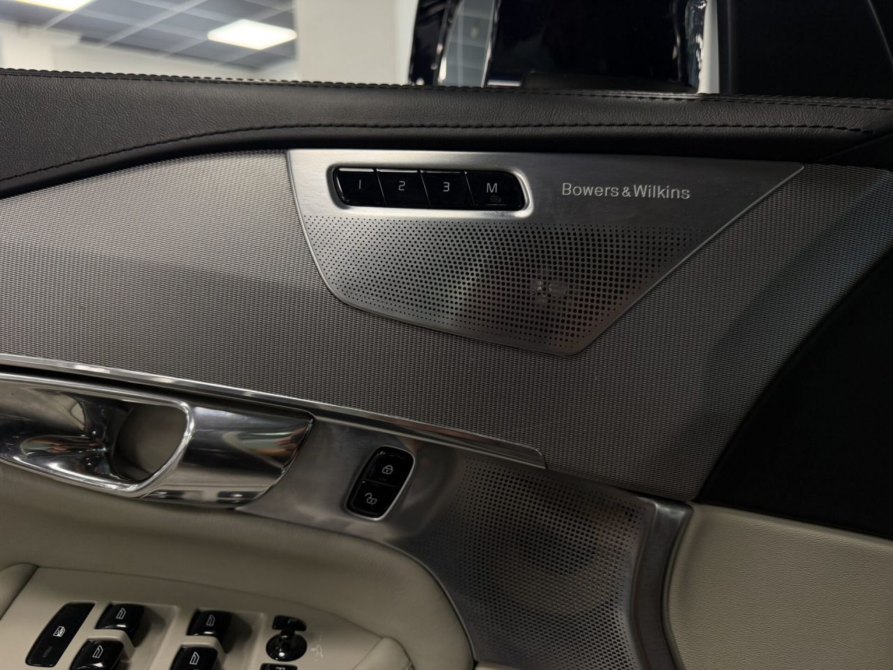 Volvo XC90 | 10