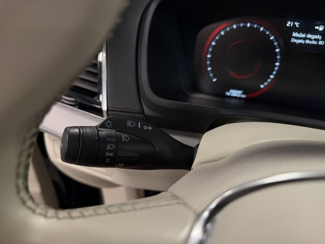 Volvo XC90 | 12