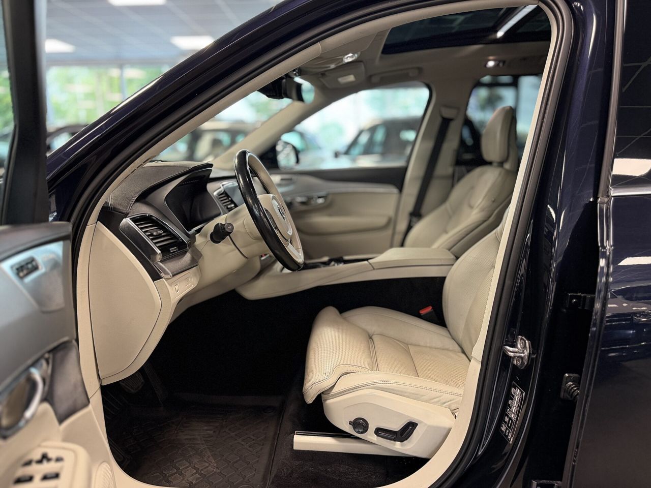 Volvo XC90 | 8