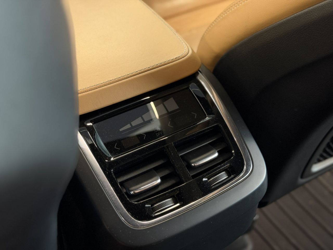 Volvo XC90 | 21