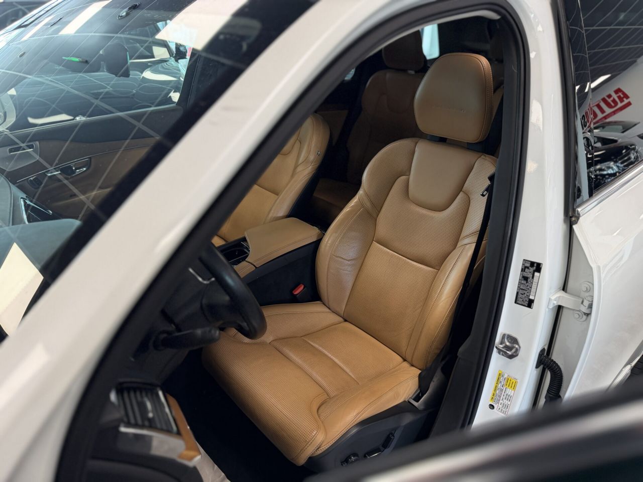 Volvo XC90 | 23