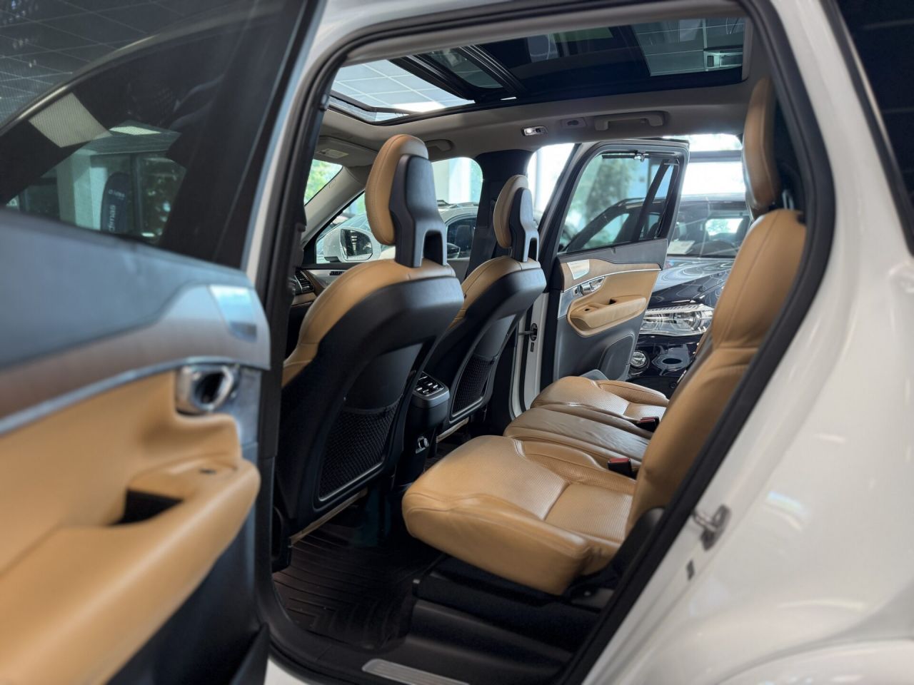 Volvo XC90 | 8