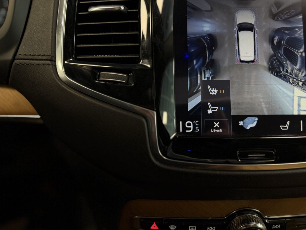 Volvo XC90 | 17