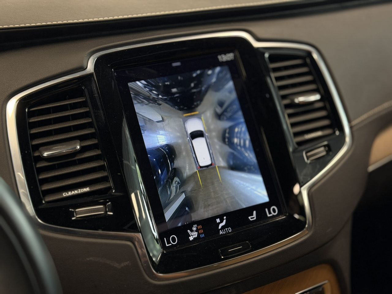 Volvo XC90 | 14