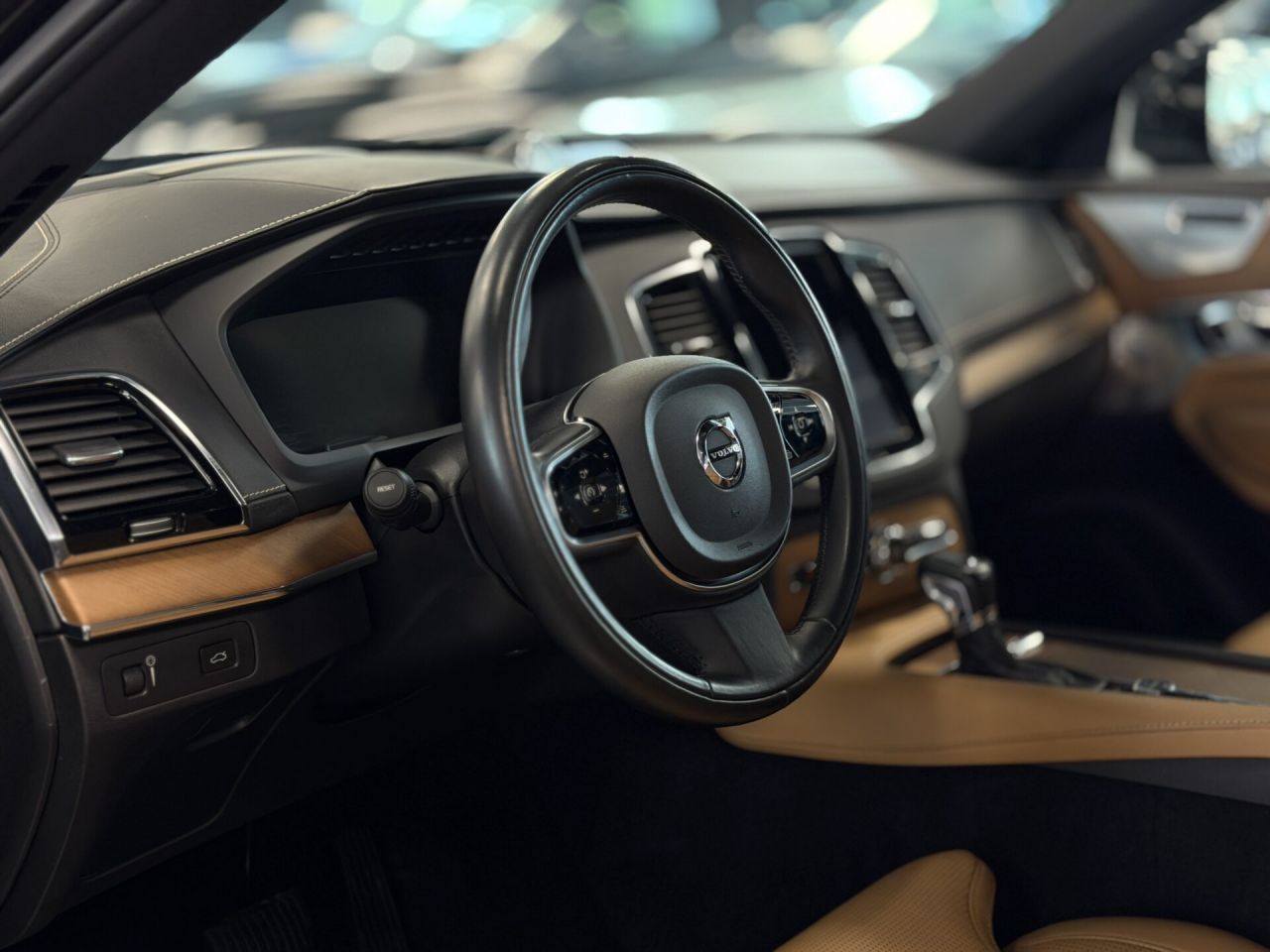 Volvo XC90 | 17
