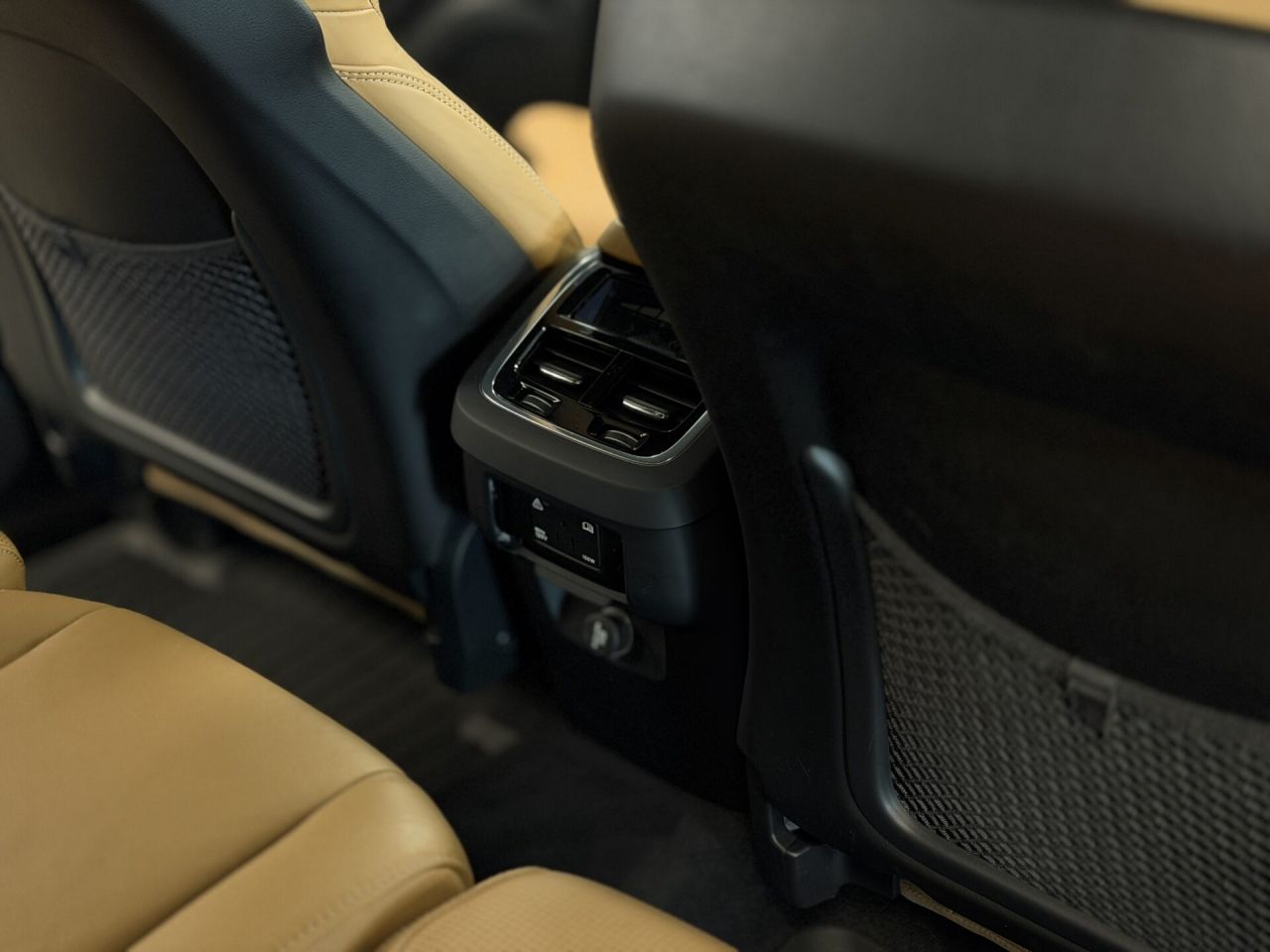 Volvo XC90 | 25
