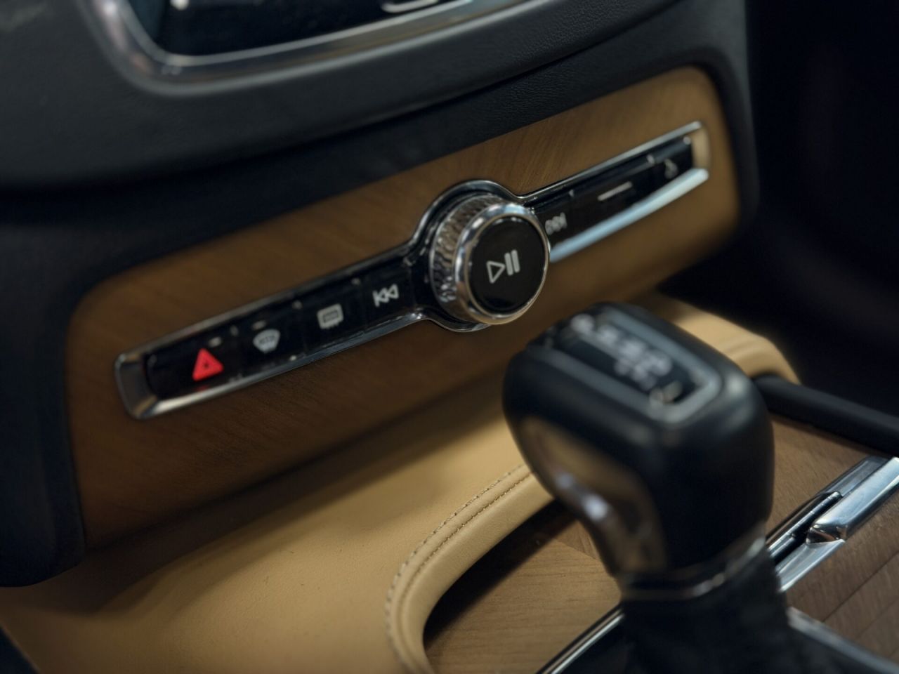 Volvo XC90 | 24