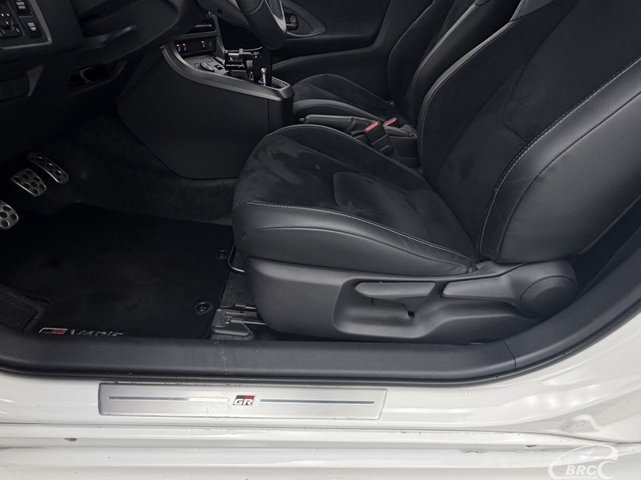 Toyota Yaris | 18