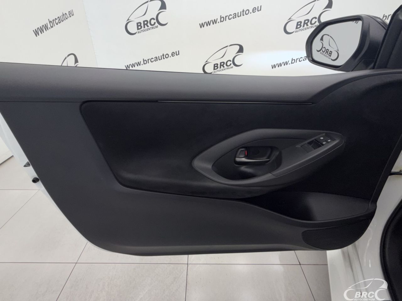 Toyota Yaris | 16