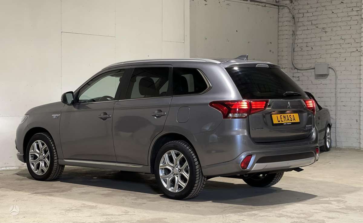 Mitsubishi Outlander | 3