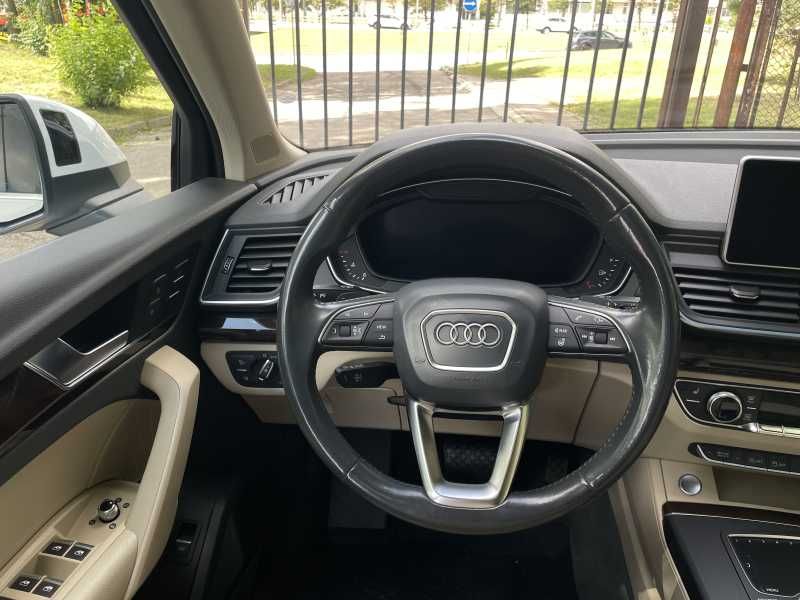 Audi Q5 | 10