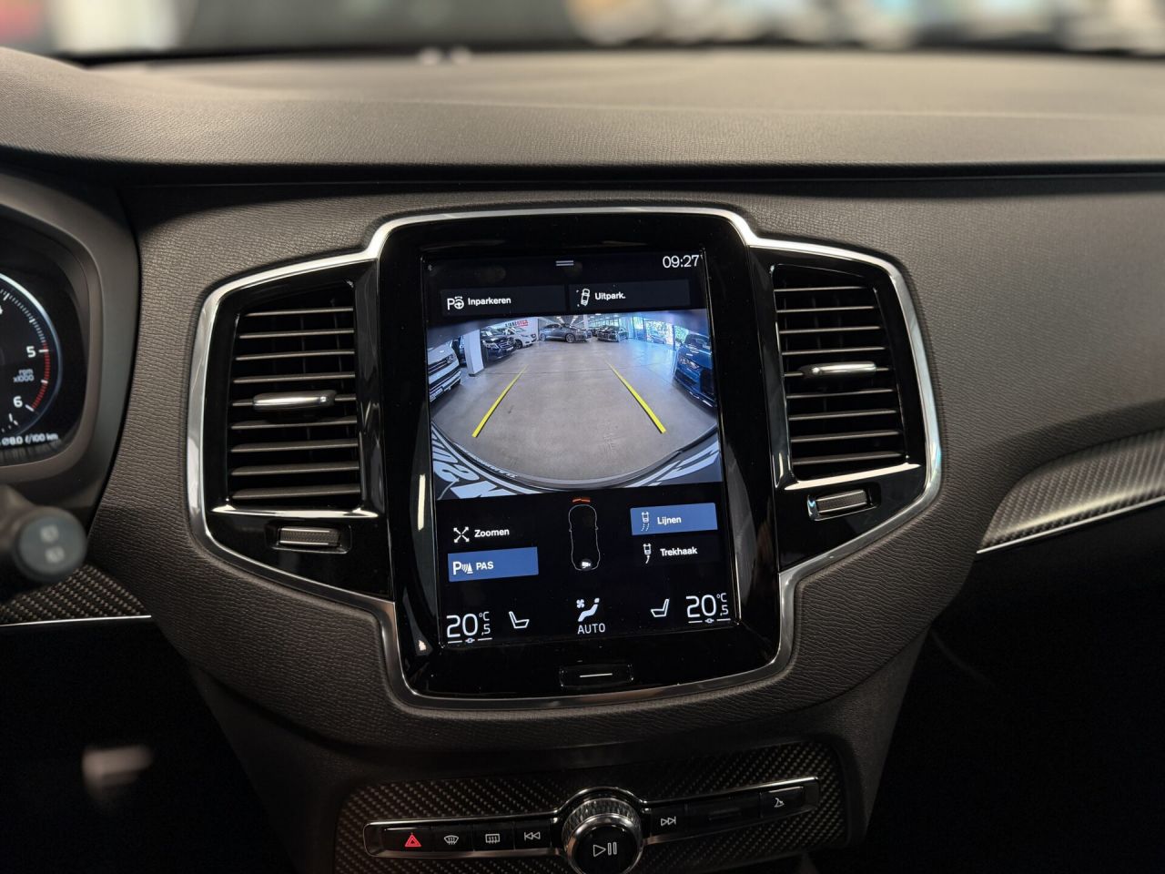Volvo XC90 | 23