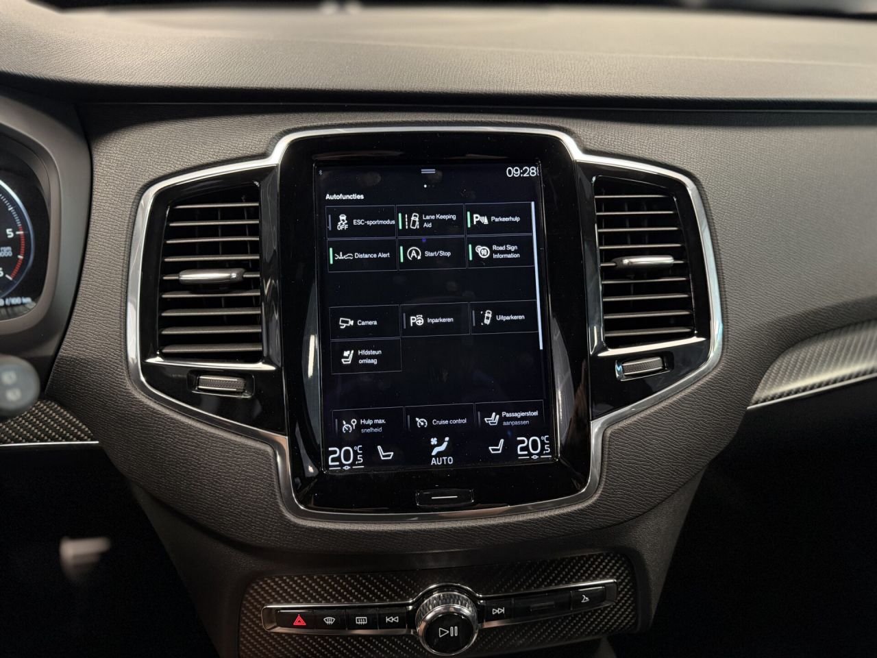 Volvo XC90 | 22