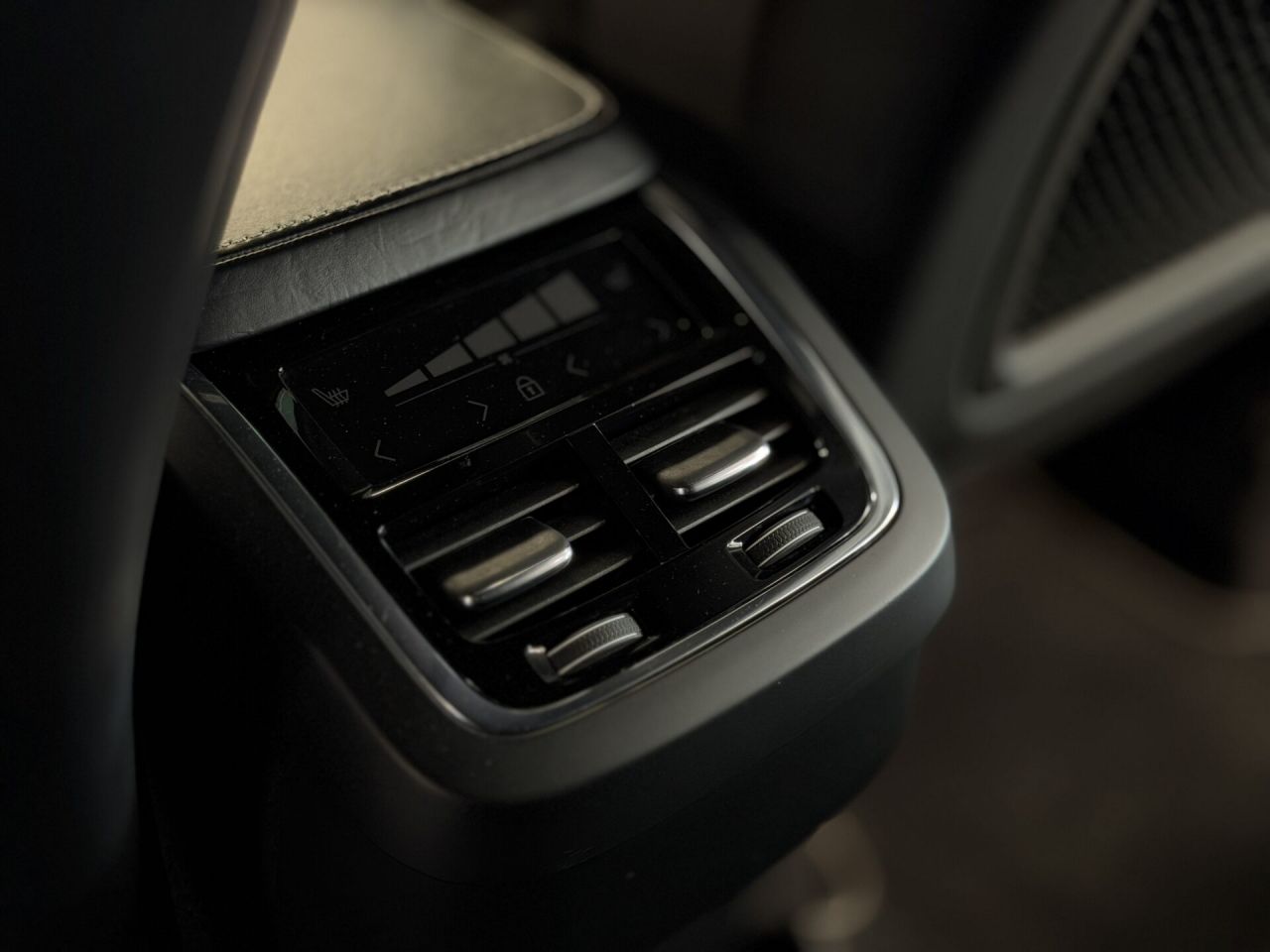 Volvo XC90 | 28