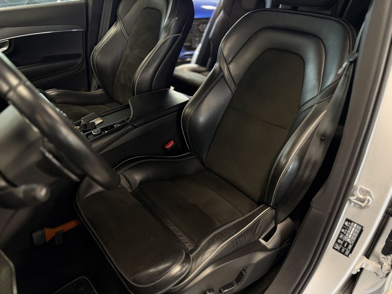 Volvo XC90 | 10