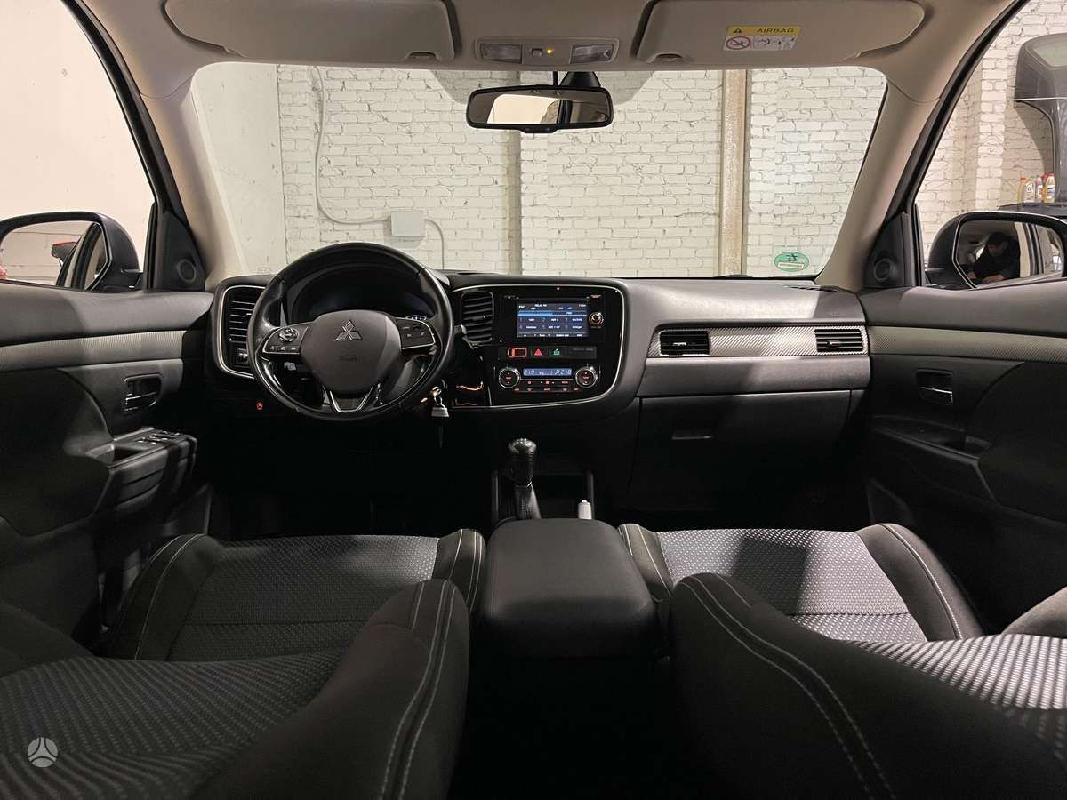 Mitsubishi Outlander | 3