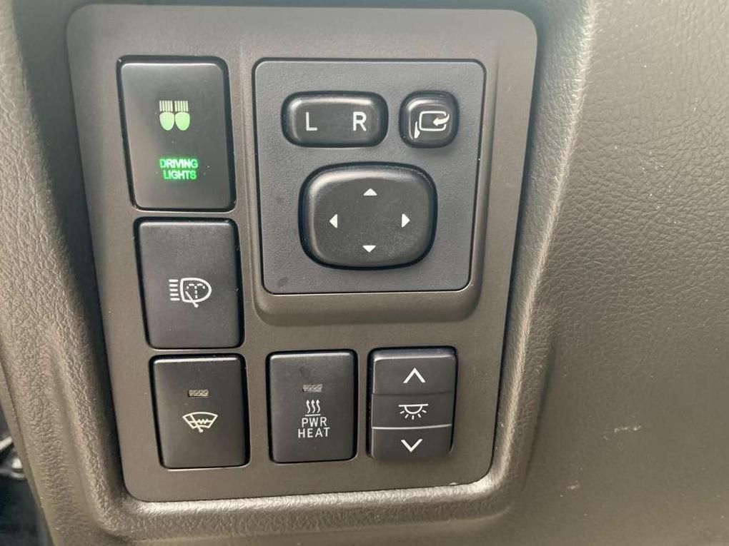 Toyota Land Cruiser | 8