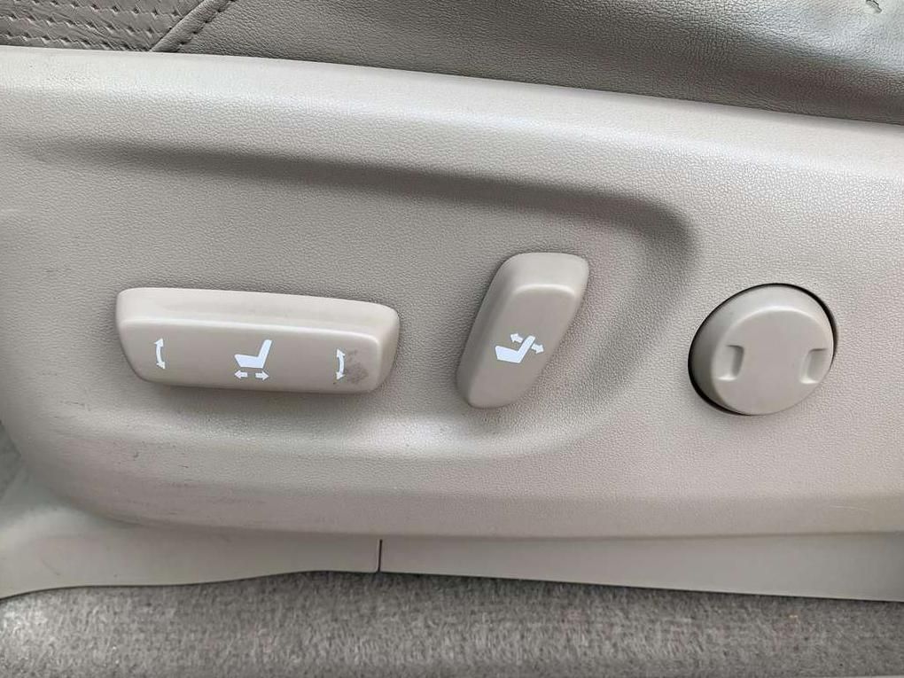 Toyota Land Cruiser | 6